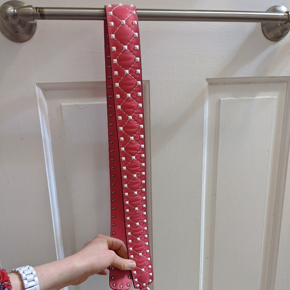 Valentino Pink Rockstud Leather Guitar Strap - Picture 3 of 6